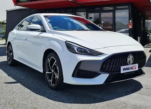 thuexecamranh_com-thue-xe-mg5-luxury-2022